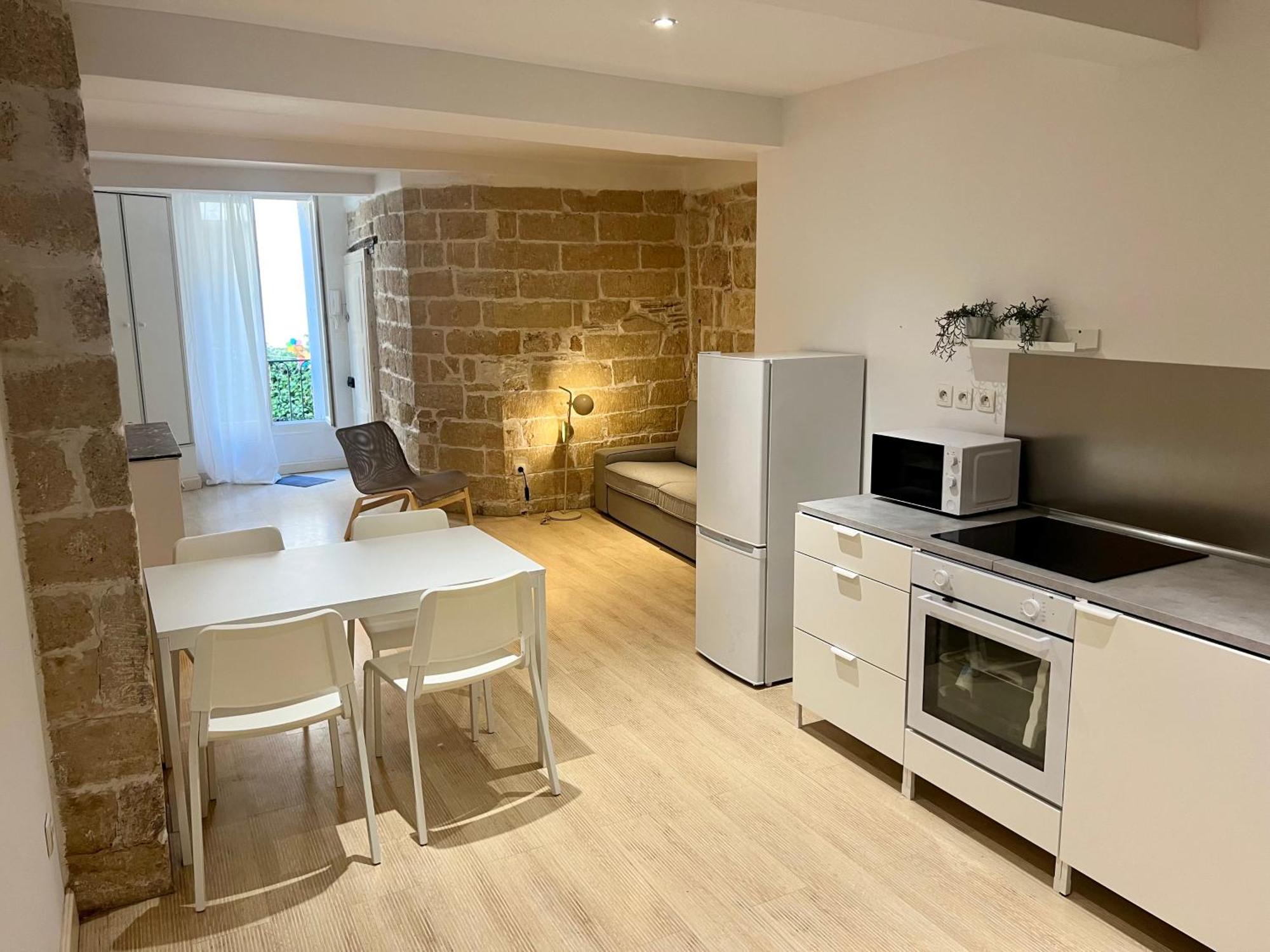 Le Poete Roucher Apartment